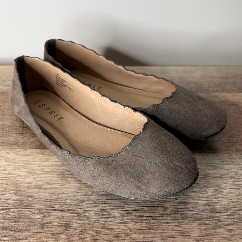 ESPRIT Sandy Brown Ballet Flats Scalloped Edges Faux Suede Microsuede 7.5 *Flaw - Picture 6 of 12